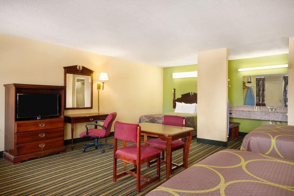 American INN of Orangeburg photo 2