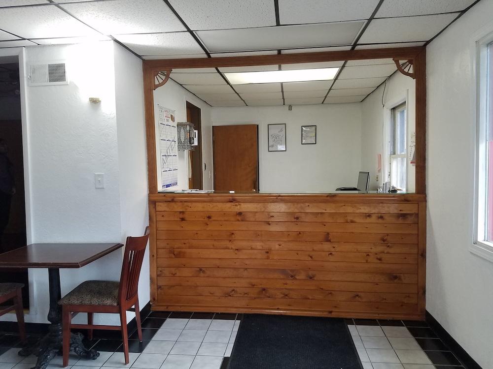 Budget Inn photo 18
