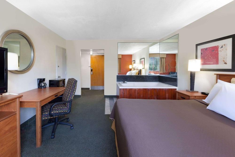 Travelodge by Wyndham Jackson photo 10