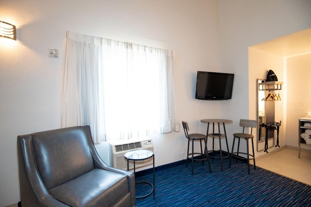 Orange Grove Inn photo 14