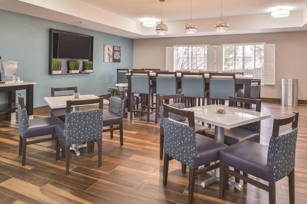 La Quinta Inn & Suites by Wyndham Atlanta South - Newnan photo 73