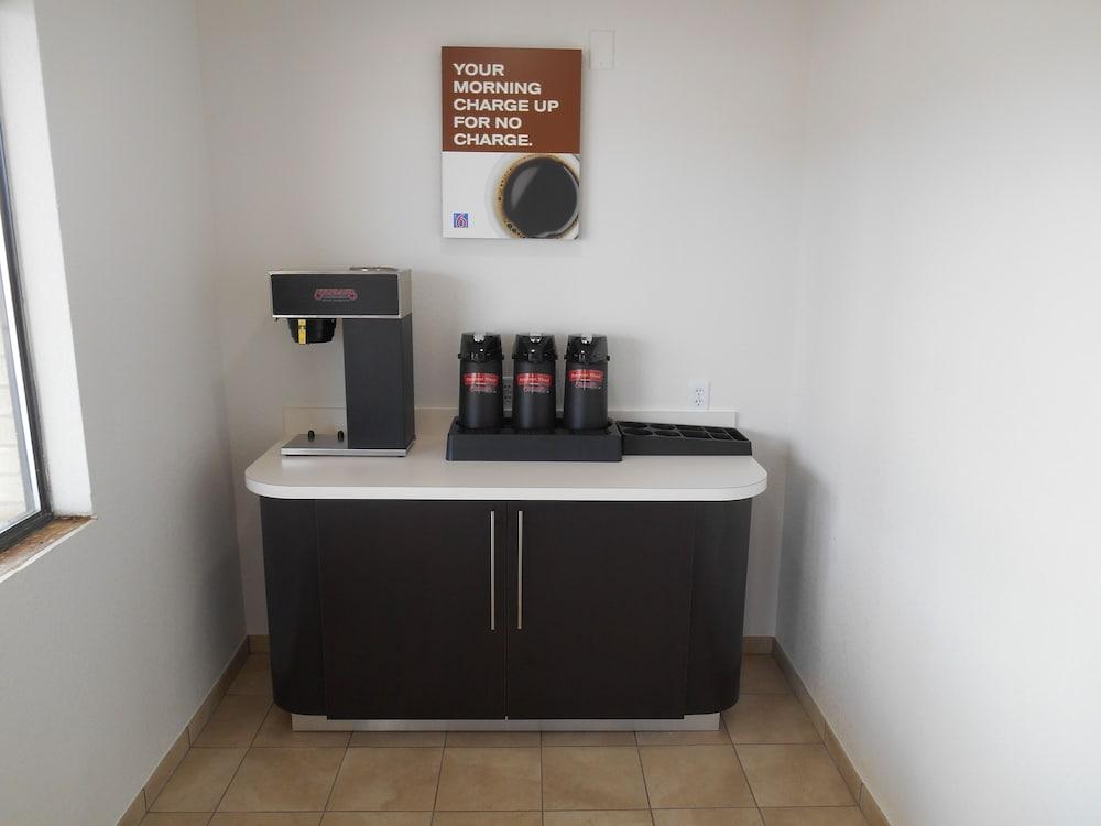 Motel 6 San Antonio, TX - South WW White Rd photo 2