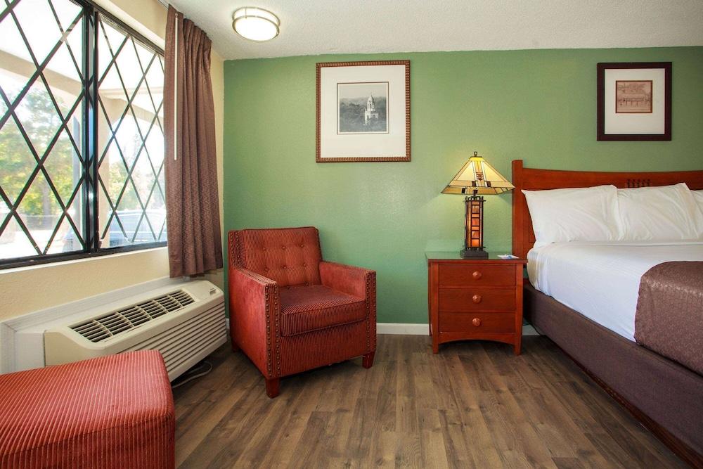Travelodge by Wyndham Macon West photo 6