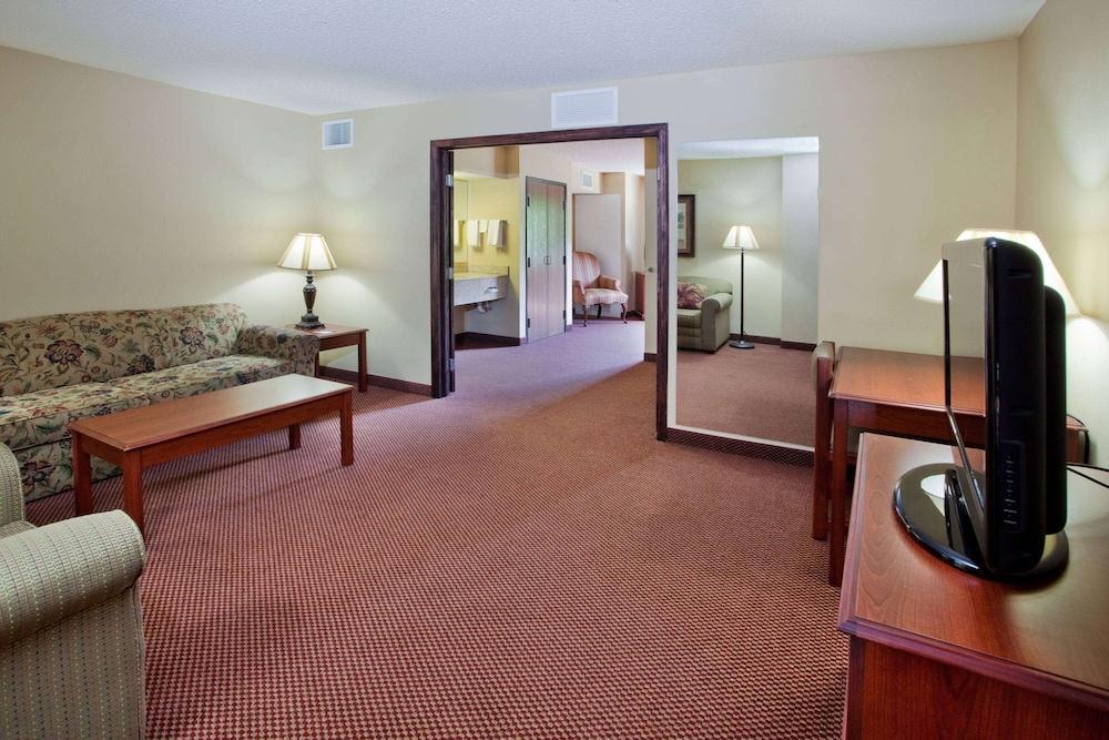 University Inn photo 9
