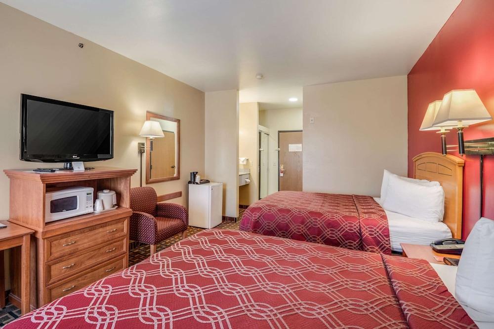 Econo Lodge Lubbock I-27 photo 17