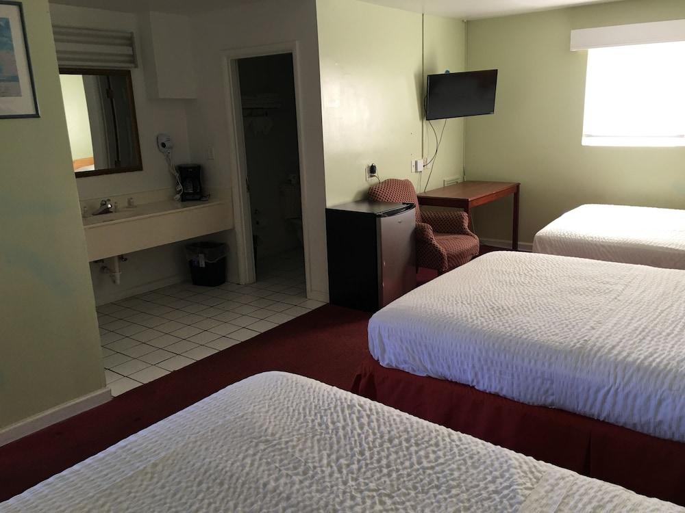 Dixie Plaza Hotel photo 28