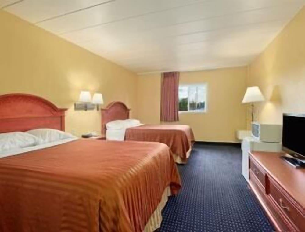 Travelodge by Wyndham Lima OH photo 23