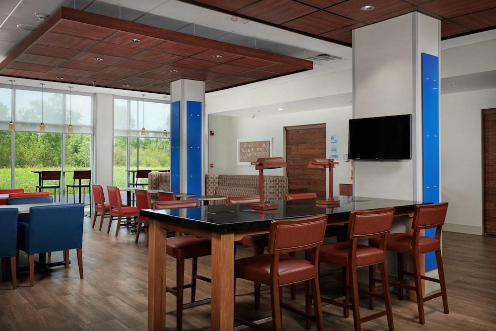 Holiday Inn Express Amherst - Lockport by IHG photo 40