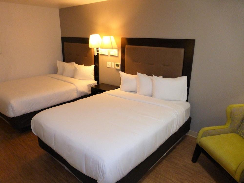 Red Roof Inn Houston – Jersey Village photo 2