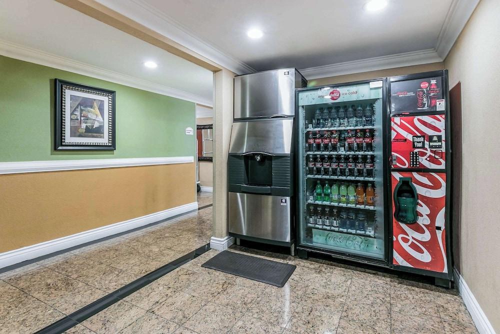 Quality Inn & Suites photo 2