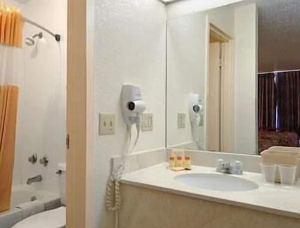 Days Inn by Wyndham Hillsboro TX photo 17