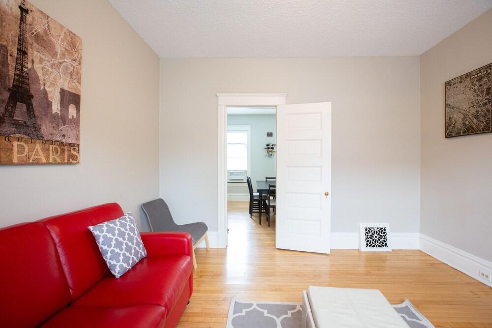 Midtown Manor photo 22