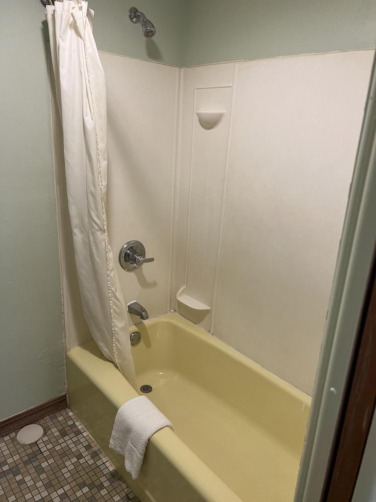 Town & Country Motel photo 12