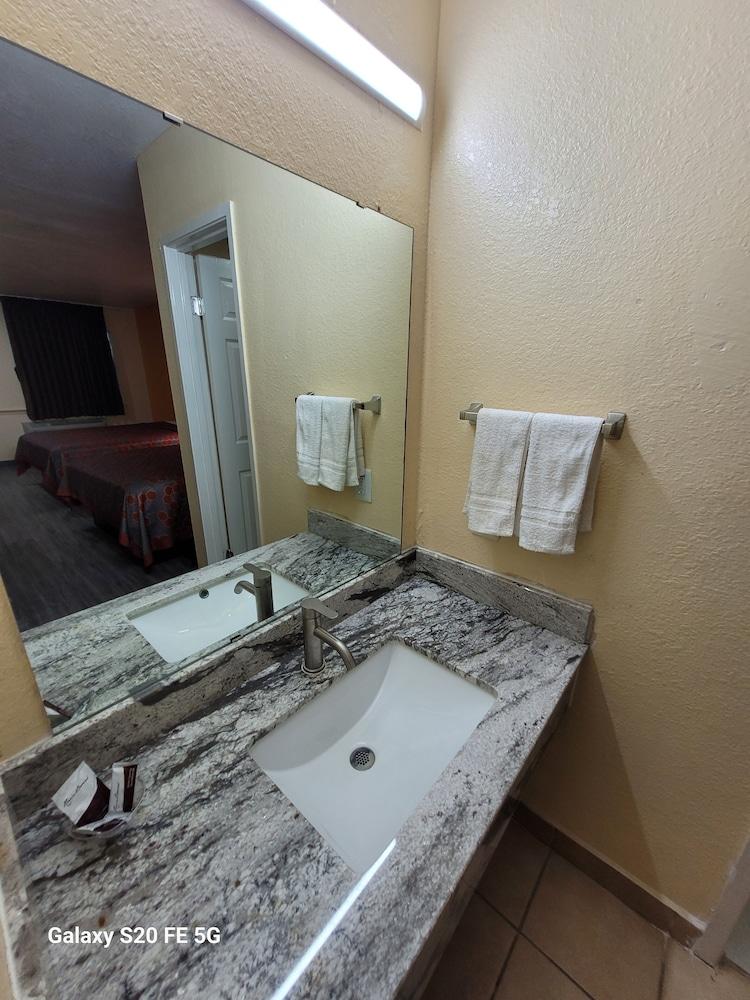 La Vista Motel photo 14