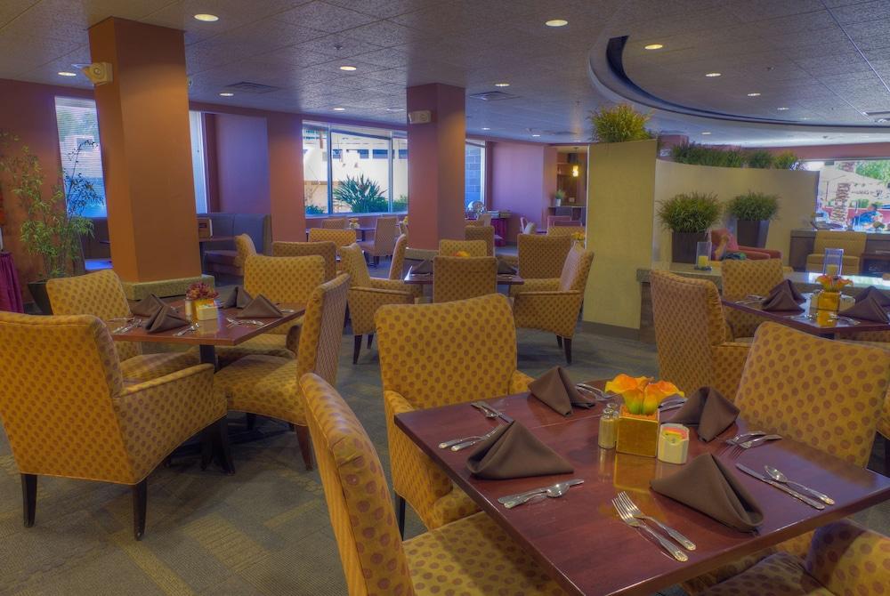 Holiday Inn Express & Suites Phoenix Midtown by IHG photo 23