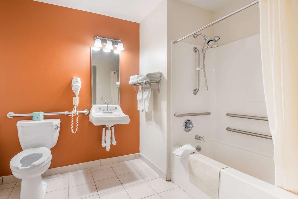 Sleep Inn & Suites Ronks - Lancaster Area photo 31