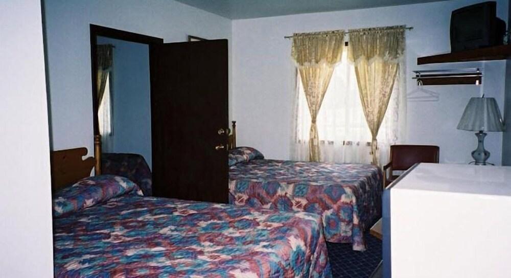 Spring Hill Motel photo 45