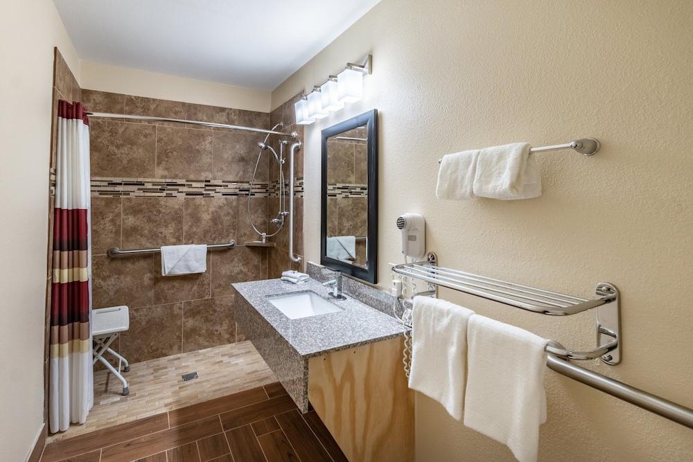 Red Roof Inn Buffalo, TX photo 10