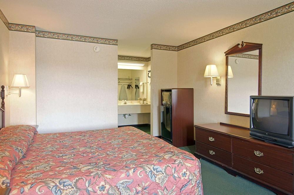 Days Inn & Suites by Wyndham Fort Valley photo 14