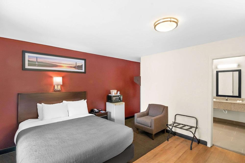 Quality Inn Queensbury - Lake George Area photo 9