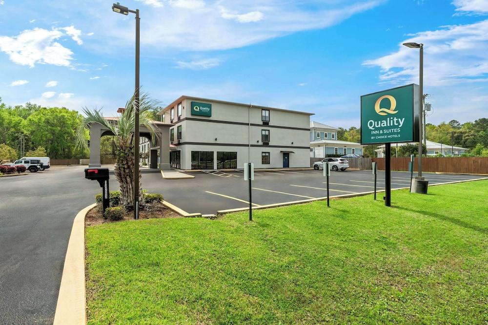 Quality Inn & Suites Biloxi - Ocean Springs photo 1