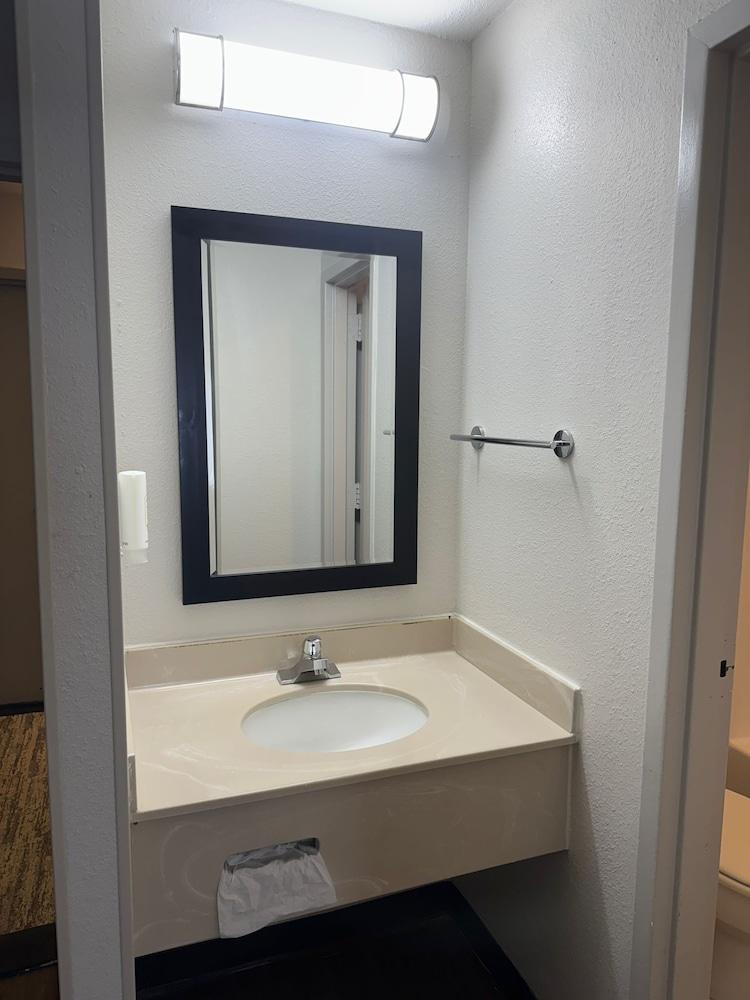Quality Inn Orlando Near International Drive photo 30