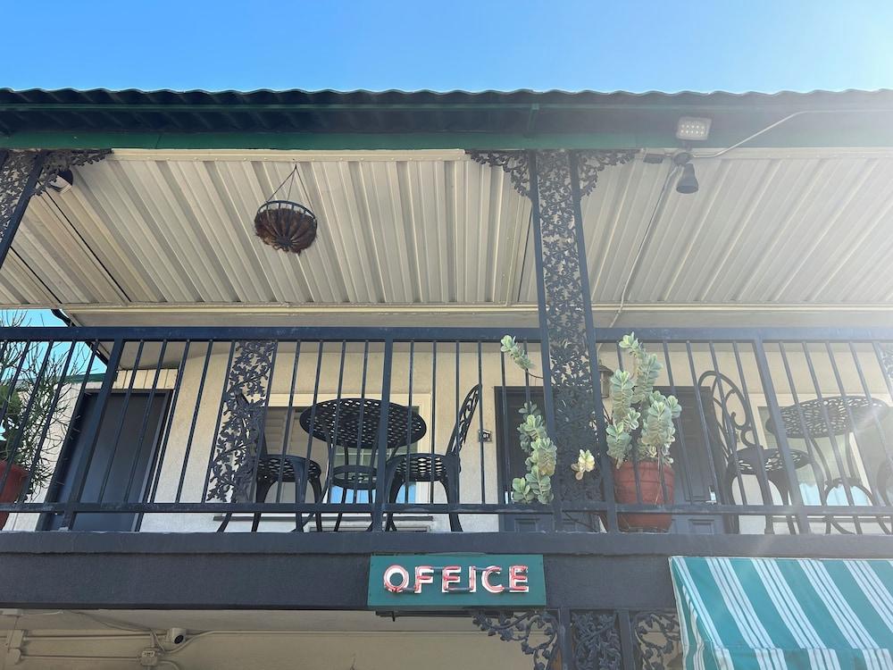 Welcome Inn on Colorado Blvd photo 15