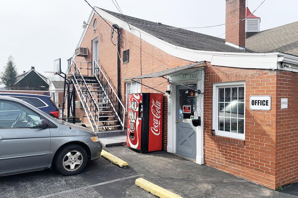 Four Keys Inn photo 9