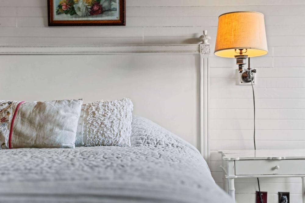 Mccloud Mercantile Hotel photo 35