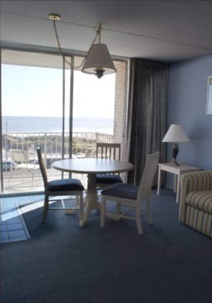 Acropolis Oceanfront Resort photo 6