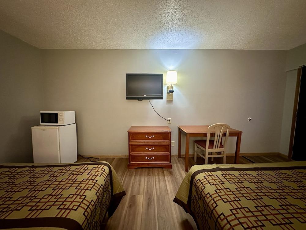 Thunderbird Motor Inn Baraboo photo 6