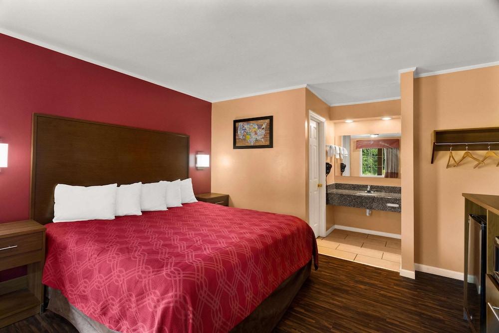 Econo Lodge Cornersville I-65 photo 3