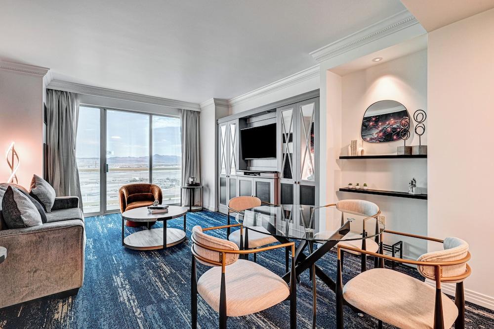 Suite Hub LV at Signature Sphere View photo 59