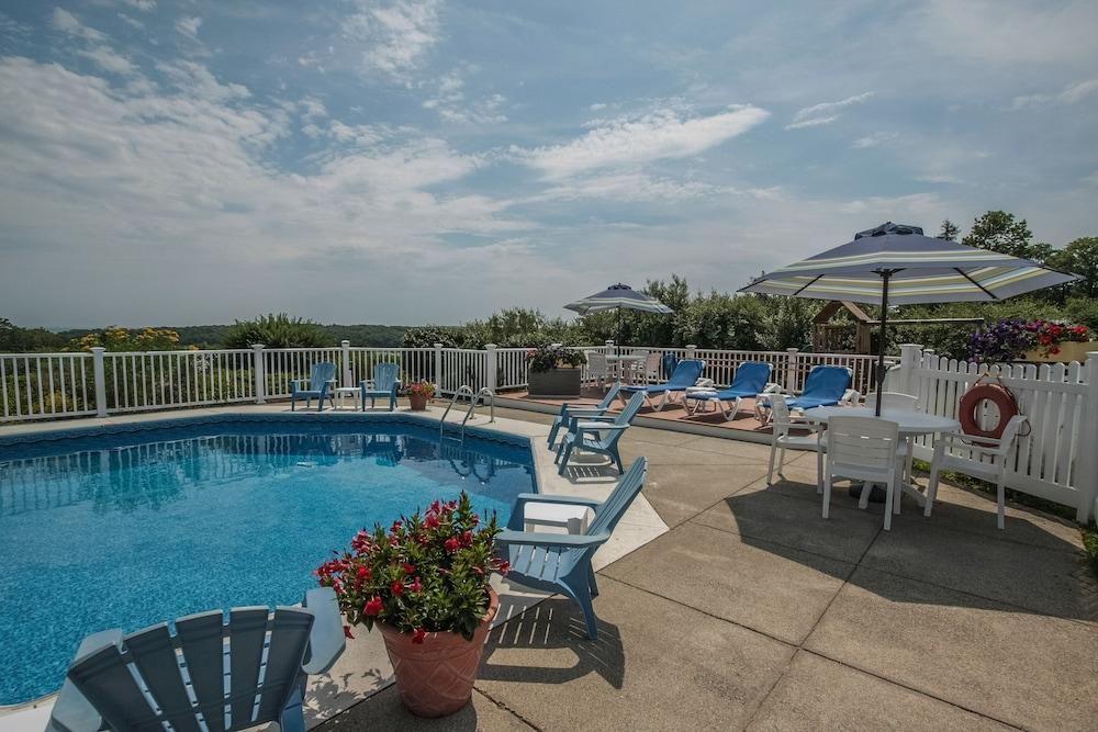 Glen Cove Inn & Suites photo 55