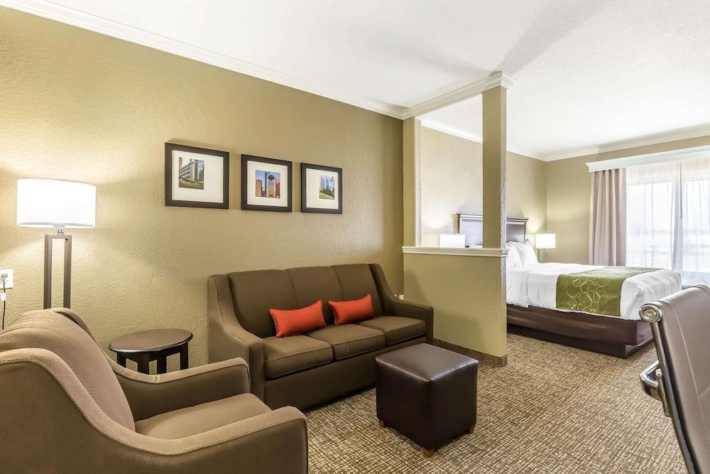Comfort Suites Houston IAH Airport - Beltway 8 photo 18