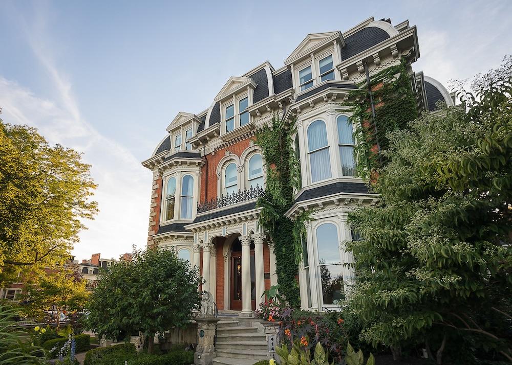 The Mansion On Delaware Ave photo 36