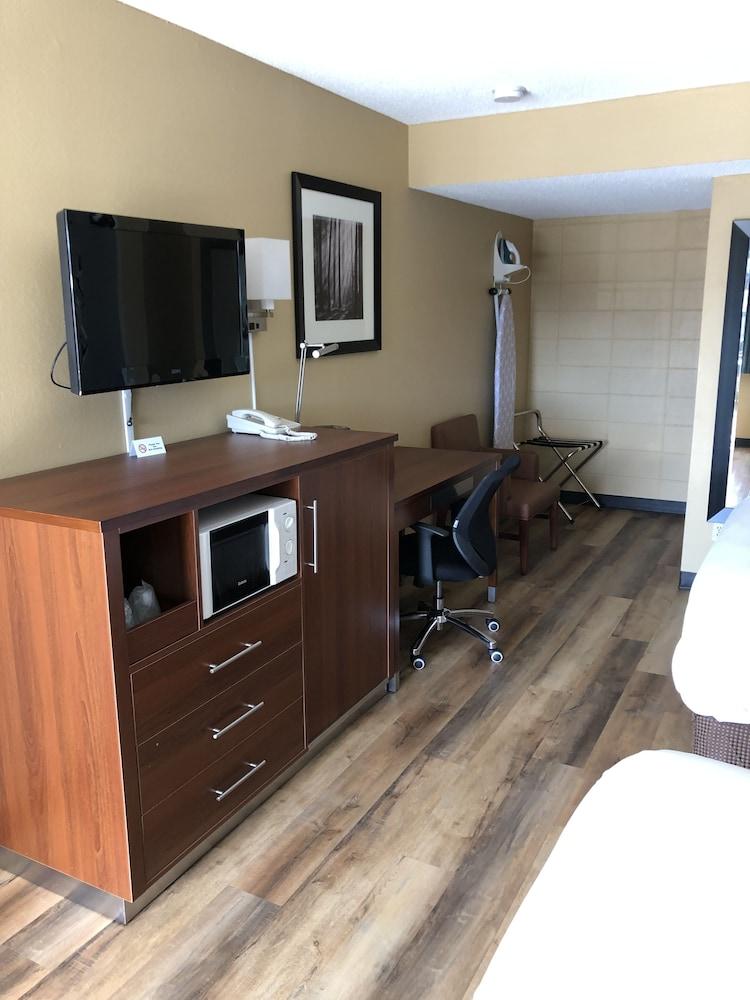 Knight's Inn Motel photo 22