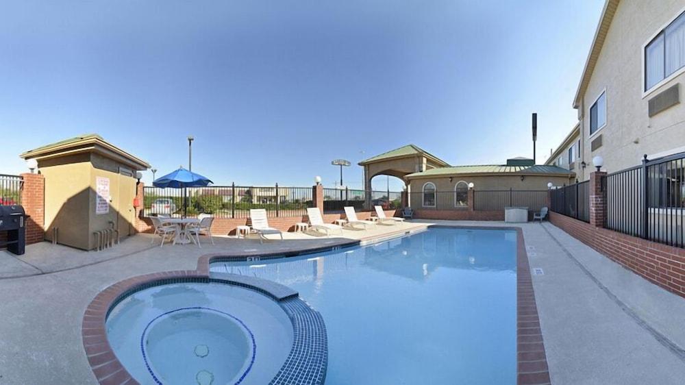Quality Inn & Suites Beaumont photo 35