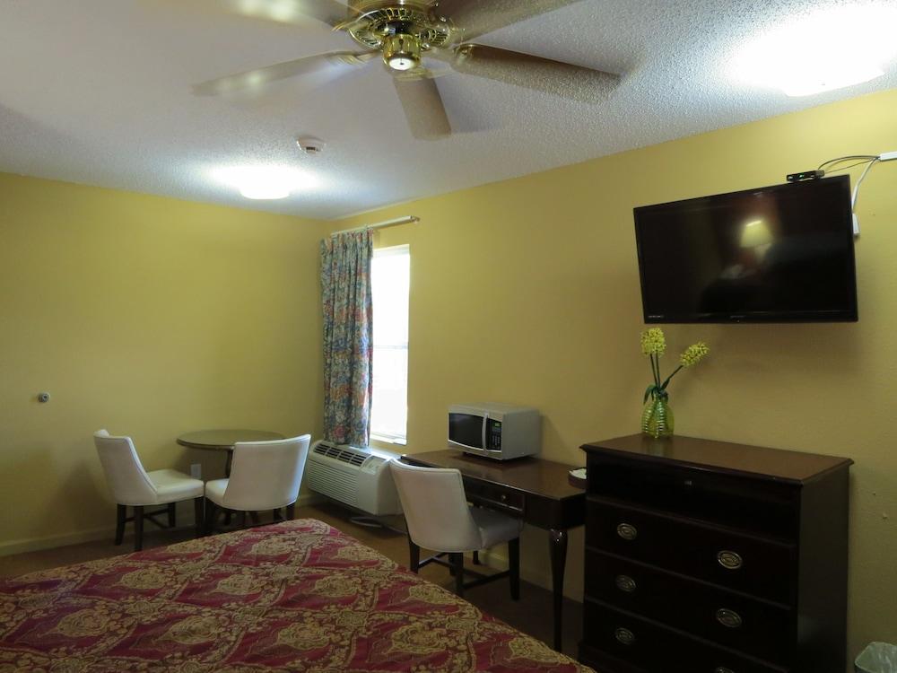 First Western Inn Caseyville photo 32