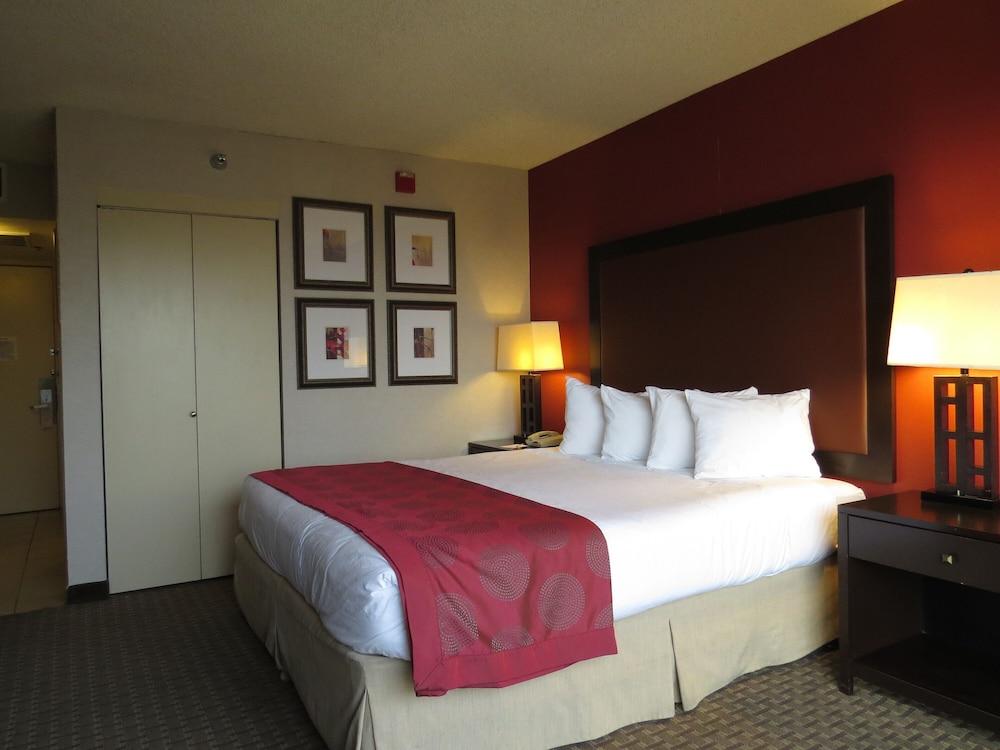 Holiday Inn Express & Suites Phoenix Midtown by IHG photo 38