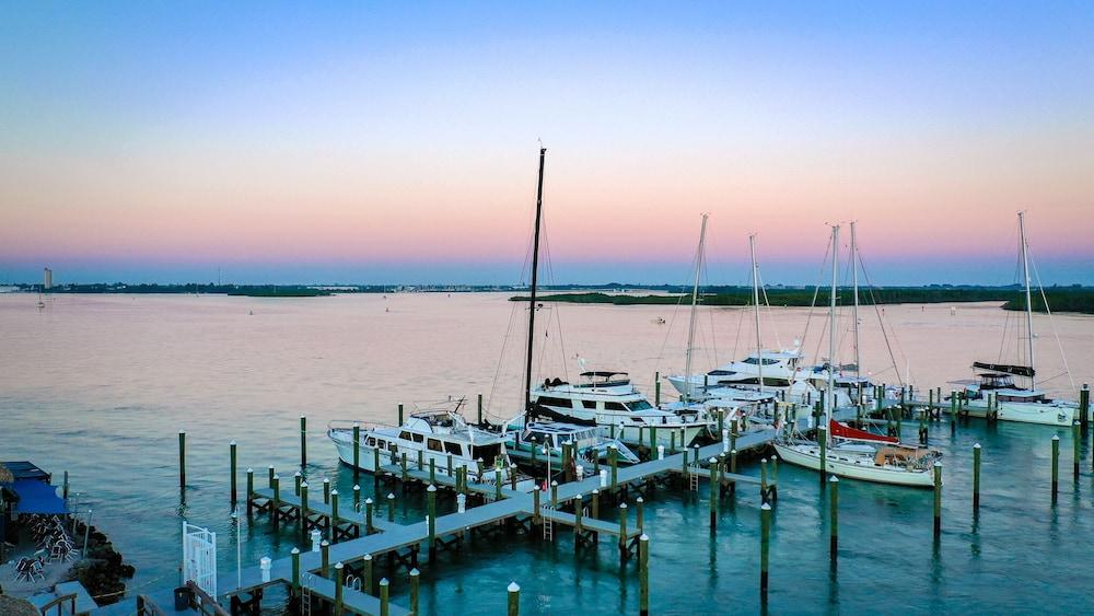 Dockside Inn & Resort photo 26