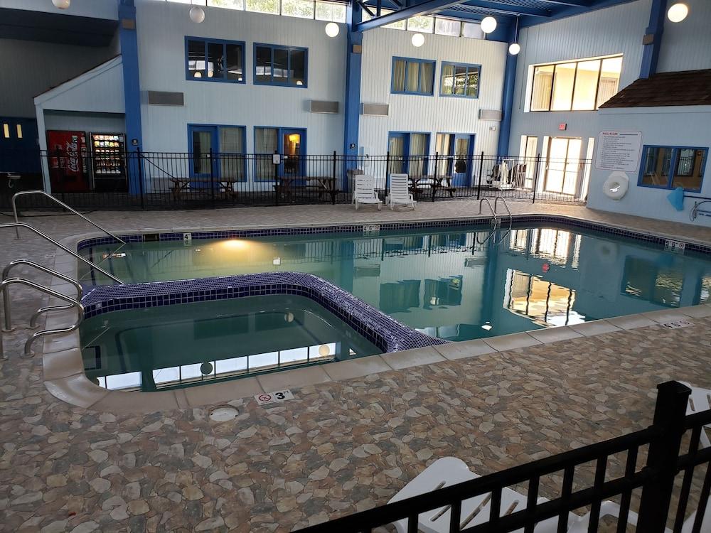 A Victory Hotel & Suites photo 2