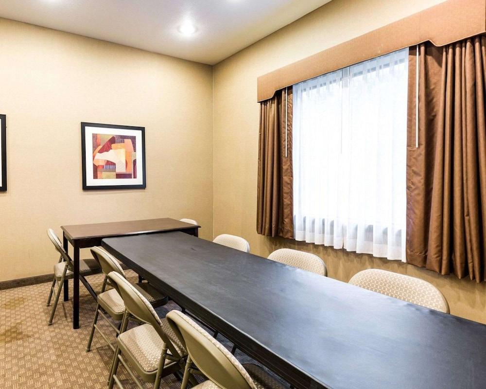 Comfort Inn & Suites Winnie photo 33