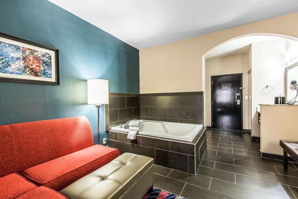Comfort Suites Fairgrounds West photo 26