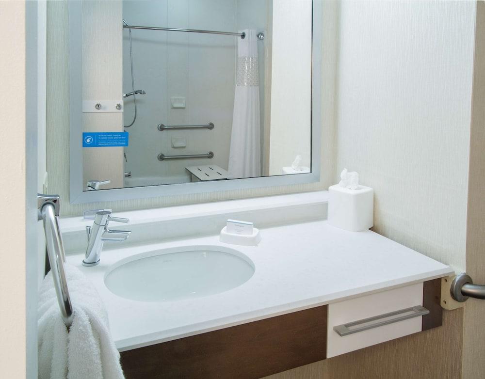 Hampton Inn South Haven photo 31