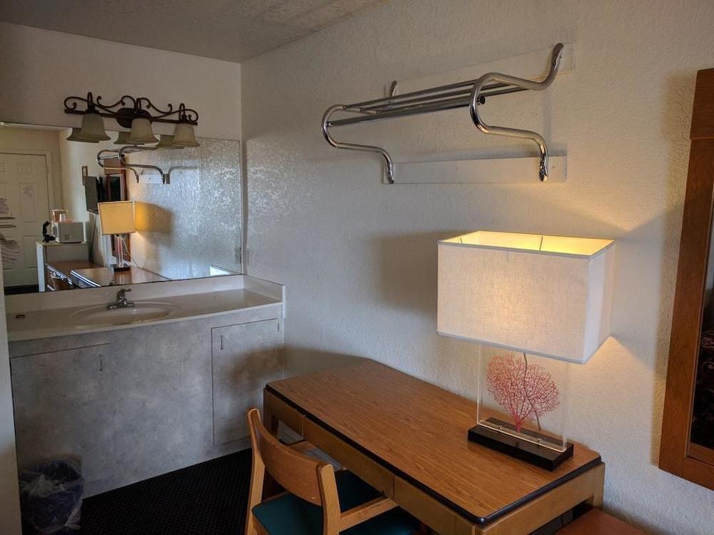 Desoto Motel photo 13