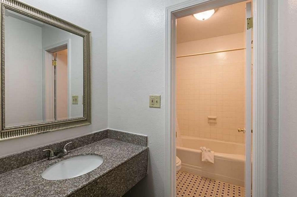 Rodeway Inn & Suites Enterprise photo 6