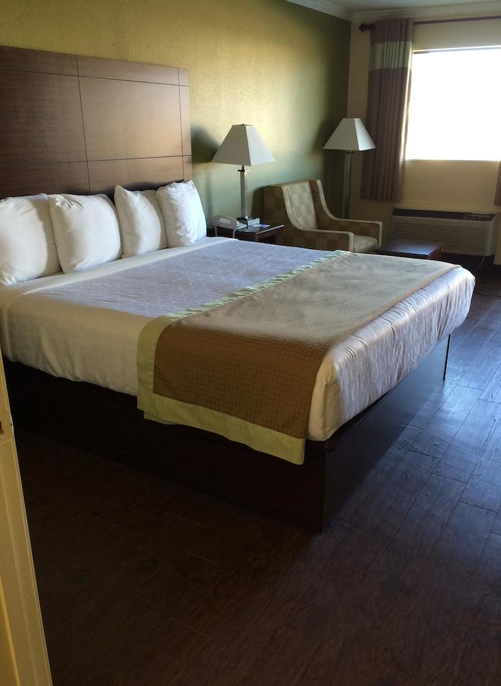 Americas Best Value Inn Winona photo 14