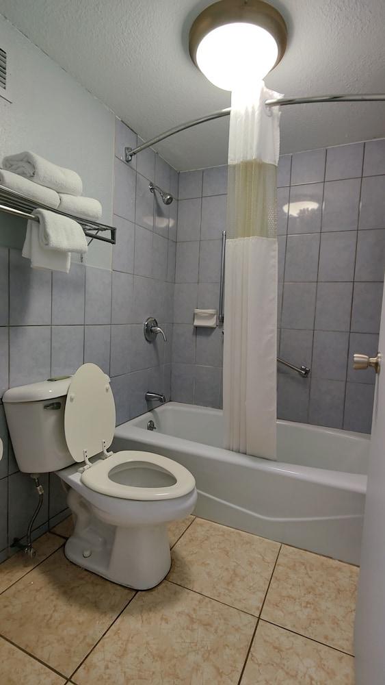 Countryside Inn & Suites photo 17