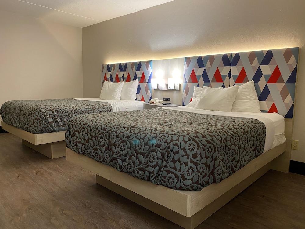 Days Inn & Suites by Wyndham Peachtree Corners/Norcross photo 2
